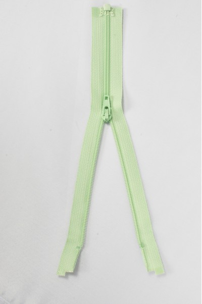 ZIP036 4號拉鏈 單頭拉鏈  聚酯牙拉鏈款式  開尾拉鏈款式  不設單獨拉鍊訂購 細節-2